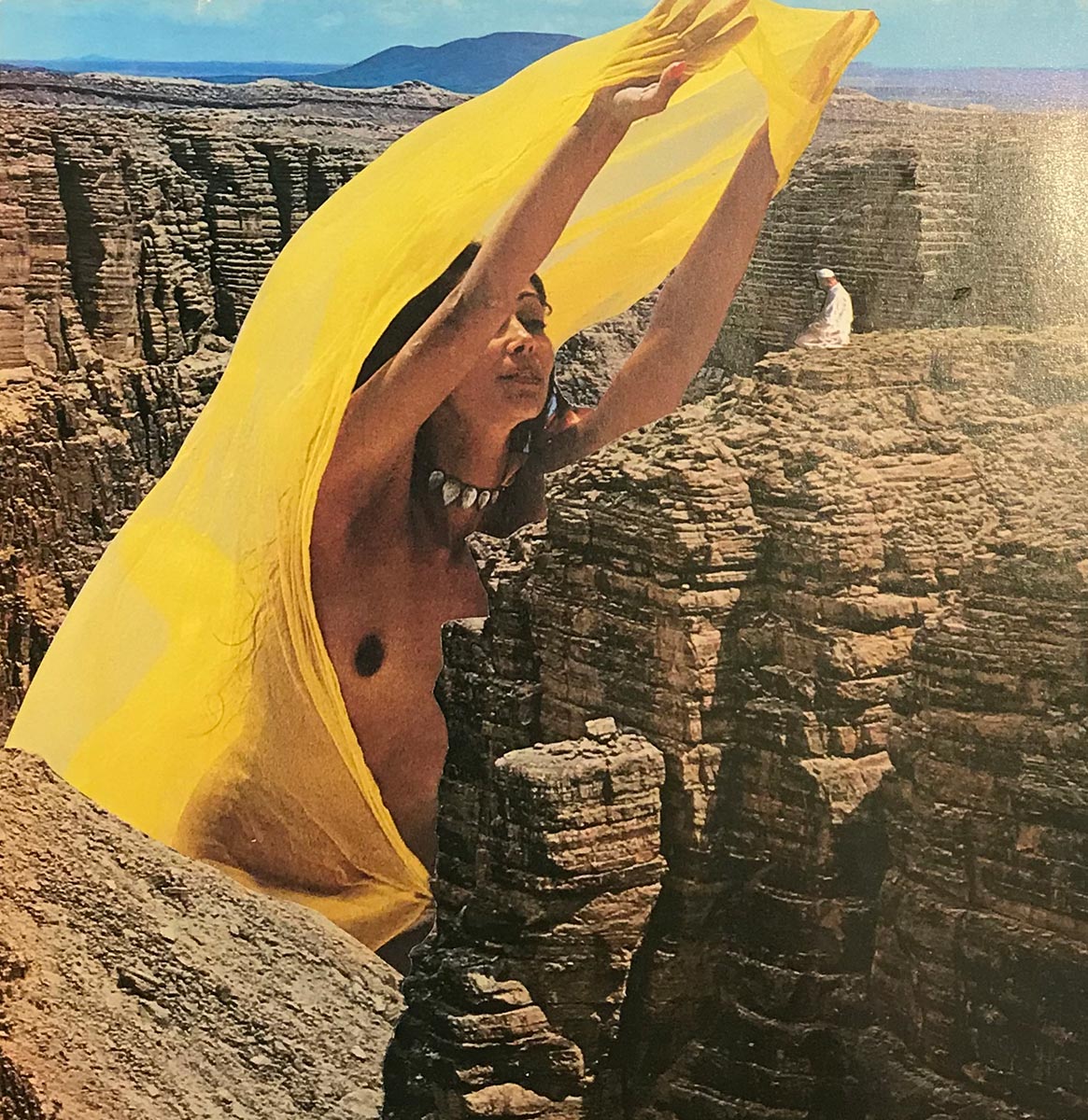 Javier Artica, Velo amarillo. 2019, collage sur papier, 21 x 21 cm.